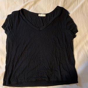 Black short sleeve v neck crop top